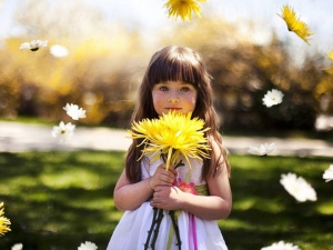 Каждому из нас известна фраза "Дети цветы жизни". А знаете ли Вы, откуда это крылатое выражение пришло и кто ее придумал?)